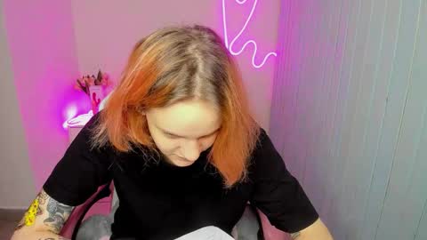 Snapshot of elieiza_xo chatting on October 7, 9:27 am elieiza_xo online show from October 7, 9:27 am