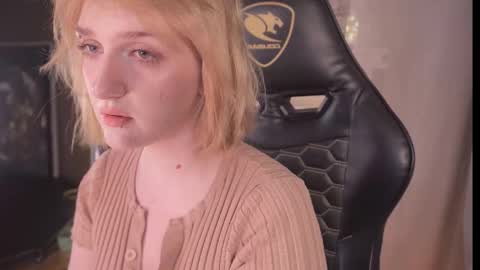 Ellie online show from January 11, 12:22 pm