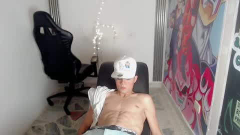 Snapshot of elii_797 chatting on February 13, 4:28 pm bby-santy online show from February 13, 4:28 pm