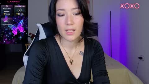 eliiih_ online show from October 18, 3:33 am