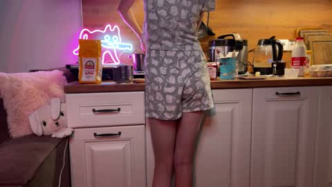 Elisa North online show from September 10, 3:57 pm