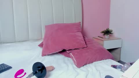 elisabethflores online show from November 19, 10:08 pm