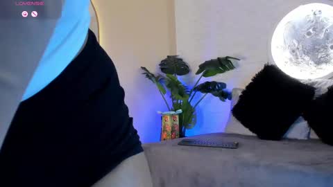 Snapshot of elise_diamond chatting on March 8, 1:50 am Elise diamond online show from March 8, 1:50 am