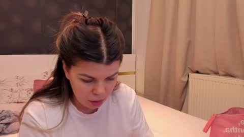 Elly online show from February 26, 9:18 pm