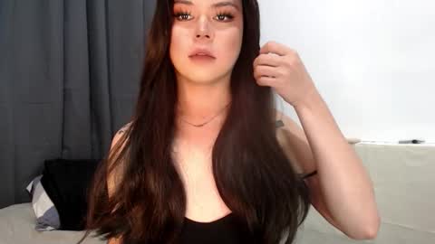 Elise online show from December 15, 7:43 pm