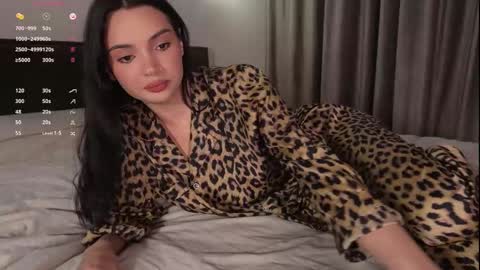 Nina online show from March 10, 6:45 pm