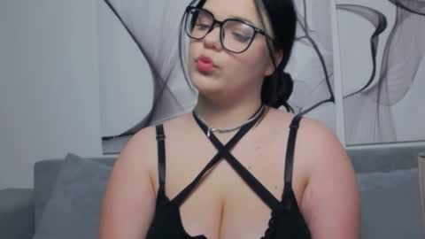 Eliss online show from November 8, 5:05 pm