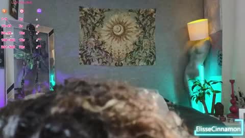 Elissecinnamon online show from March 29, 10:00 pm