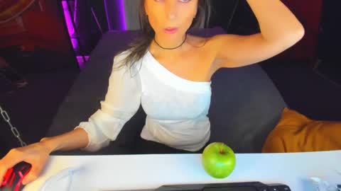 Elizabethangel online show from December 11, 10:38 pm