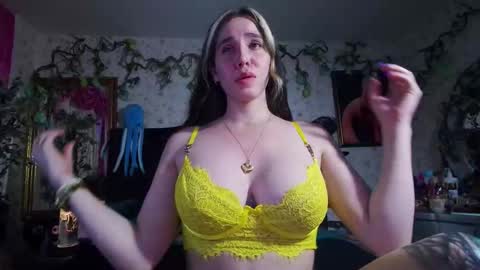 Snapshot of elizabeth77_ chatting on October 15, 9:37 pm Elizabeth online show from October 15, 9:37 pm