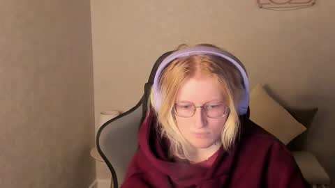 Elizabeth online show from November 25, 1:15 am