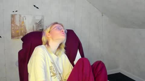 Elizabeth online show from November 19, 2:11 am