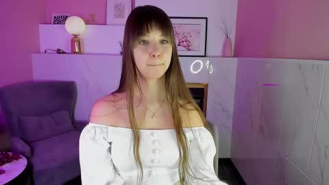 Snapshot of elizamild chatting on February 18, 4:36 pm Eliza online show from February 18, 4:36 pm