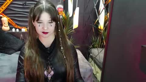 Eliza online show from October 31, 2:06 pm