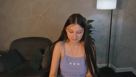 Ella online show from November 25, 1:37 am