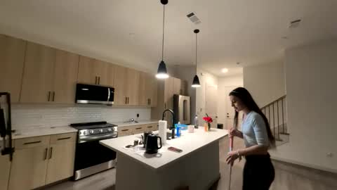 ella_ella_ella_ay online show from January 13, 12:40 am