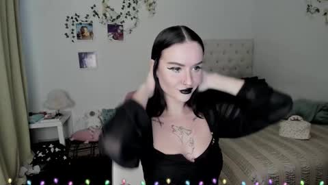 ELLA online show from December 15, 8:43 am