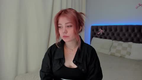 Snapshot of ella_mayers chatting on September 12, 12:29 pm Ella Mayers online show from September 12, 12:29 pm