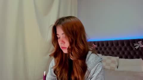 Snapshot of ella_mayers chatting on February 25, 9:26 pm Ella Mayers online show from February 25, 9:26 pm
