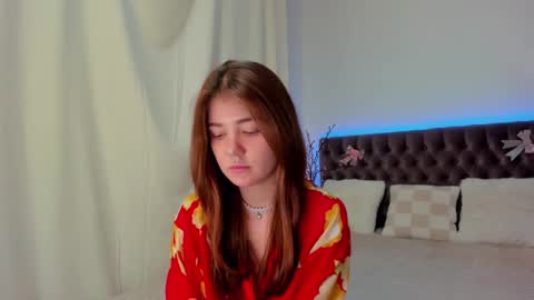 Snapshot of ella_mayers chatting on February 24, 12:30 am Ella Mayers online show from February 24, 12:30 am