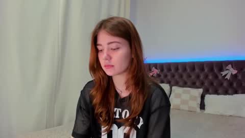 Snapshot of ella_mayers chatting on March 5, 9:48 pm Ella Mayers online show from March 5, 9:48 pm
