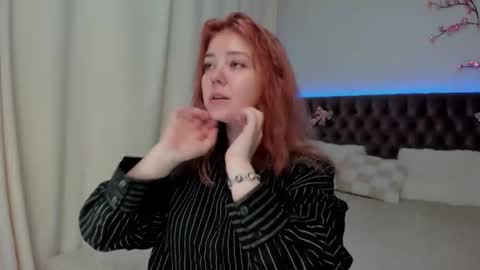 Snapshot of ella_mayers chatting on September 18, 12:20 pm Ella Mayers online show from September 18, 12:20 pm