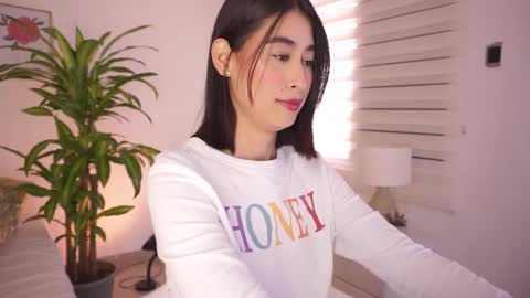 ELLA OWEN online show from January 6, 3:16 pm