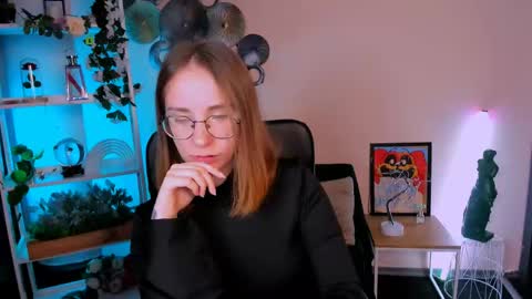 Ella online show from April 14, 7:17 pm