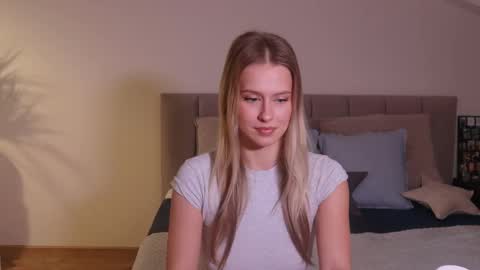 Ella online show from January 25, 7:39 pm