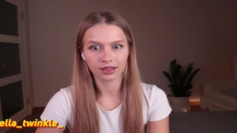 Ella online show from October 18, 5:39 pm