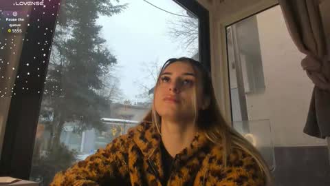 ella_vee online show from January 19, 6:45 am