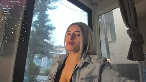 ella_vee online show from February 5, 6:50 am