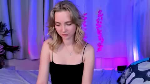 Snapshot of ellabloom chatting on September 29, 4:06 pm Ella online show from September 29, 4:06 pm