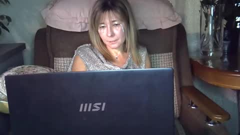 ellajohnsonx online show from October 25, 11:53 am