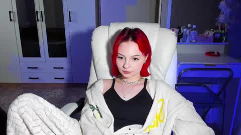 Snapshot of ellales chatting on October 4, 10:02 am ellales online show from October 4, 10:02 am