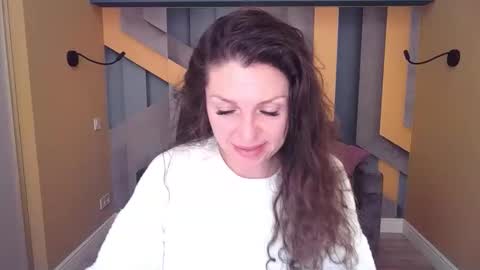 EllaLongs online show from February 10, 12:30 pm