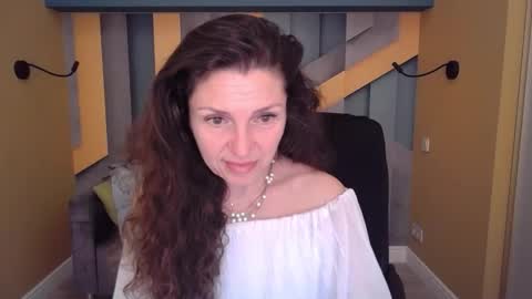 EllaLongs online show from March 26, 1:05 pm