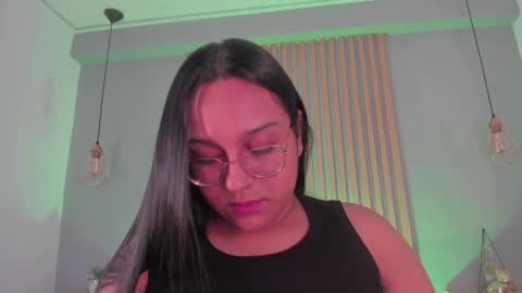 Ella online show from December 17, 10:44 am