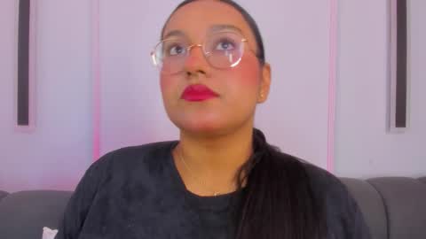 Ella online show from December 4, 11:54 am