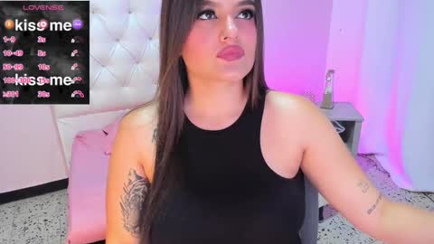 ellarosee_ online show from February 18, 7:52 pm