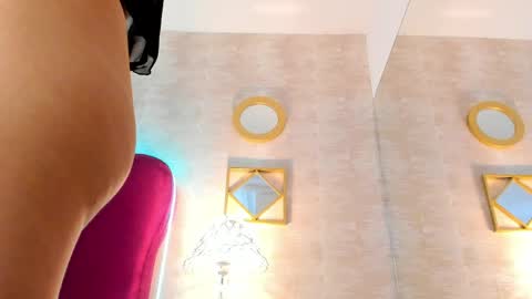 Ella Sanders online show from April 9, 1:53 am