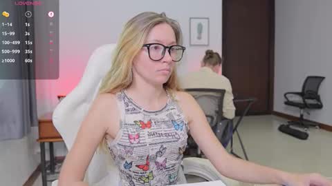 Snapshot of ellcrys chatting on October 9, 1:33 am im Elsa lets go Subscribe to my OF and Youtube -35 online show from October 9, 1:33 am