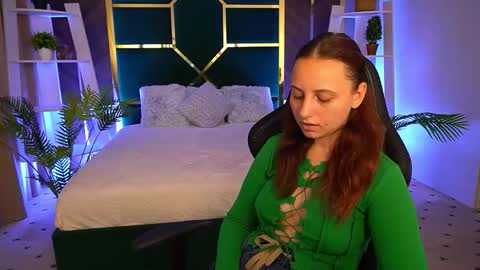 elleebloom online show from October 27, 2:50 pm