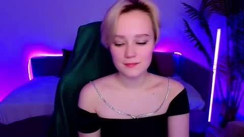 Ellie online show from December 1, 9:18 am