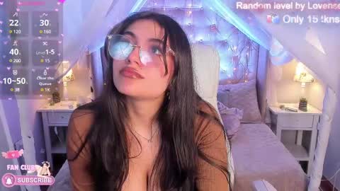 Snapshot of ellie_jhonson_ chatting on February 22, 5:57 pm  Ellie Jhonson  online show from February 22, 5:57 pm