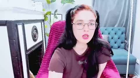 Snapshot of ellie_magic chatting on March 1, 8:42 pm ellie_magic online show from March 1, 8:42 pm