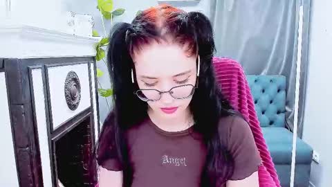 Snapshot of ellie_magic chatting on March 1, 2:34 pm ellie_magic online show from March 1, 2:34 pm