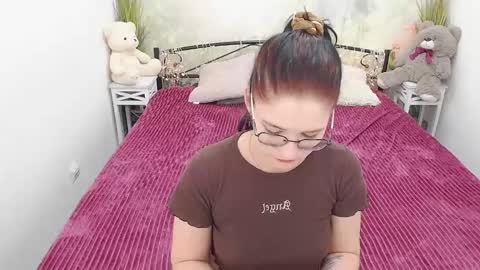 Snapshot of ellie_magic chatting on March 6, 5:22 pm ellie_magic online show from March 6, 5:22 pm