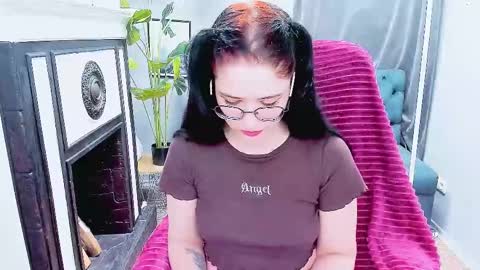 Snapshot of ellie_magic chatting on March 1, 5:38 pm ellie_magic online show from March 1, 5:38 pm