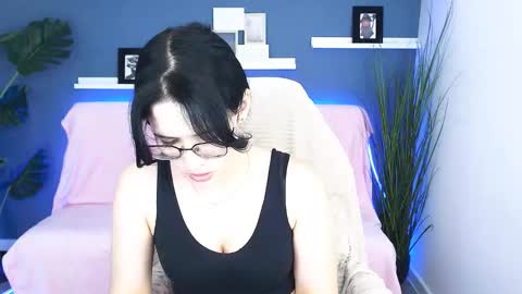 Snapshot of ellie_magic chatting on October 13, 12:29 pm ellie_magic online show from October 13, 12:29 pm